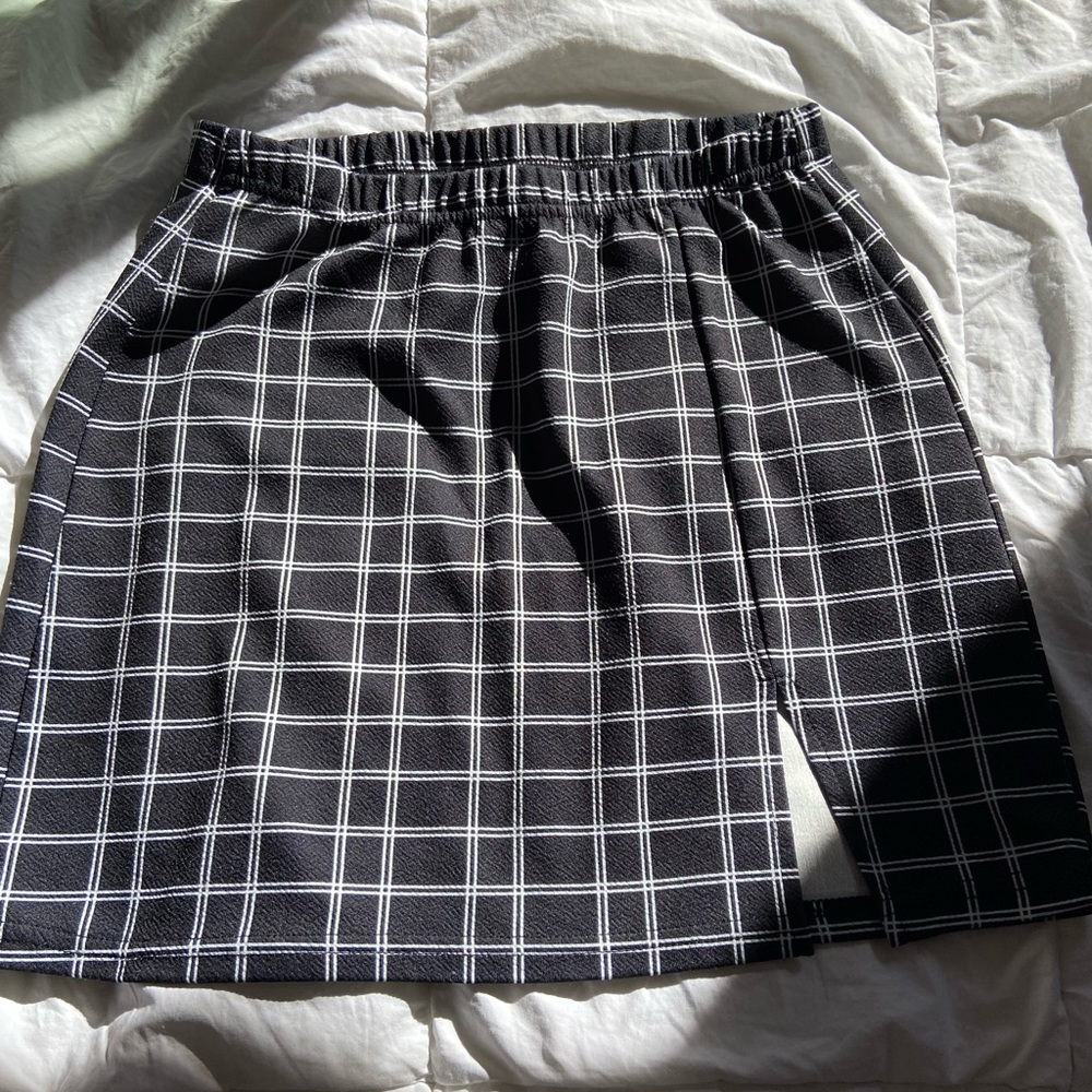 Plaid Skirt, Size small, black + white